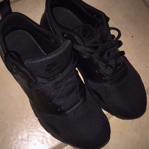 Black Nike Air Max
